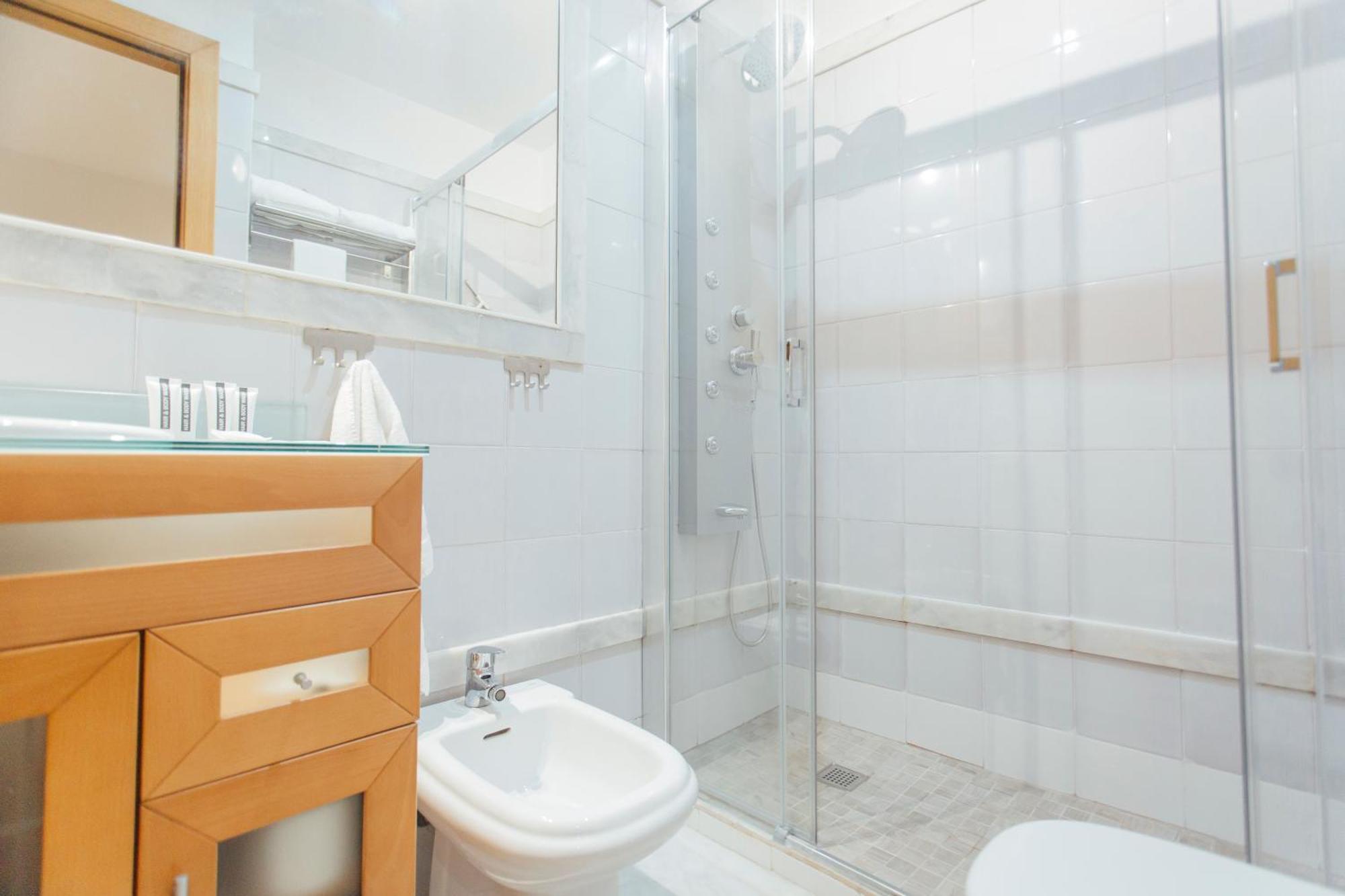 Апартаменты Beautiful And Cozy- 1Bd 1Bth- Arenal Center Севилья Экстерьер фото